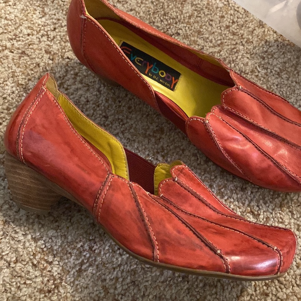 Red Everybody - Picture 2 of 4